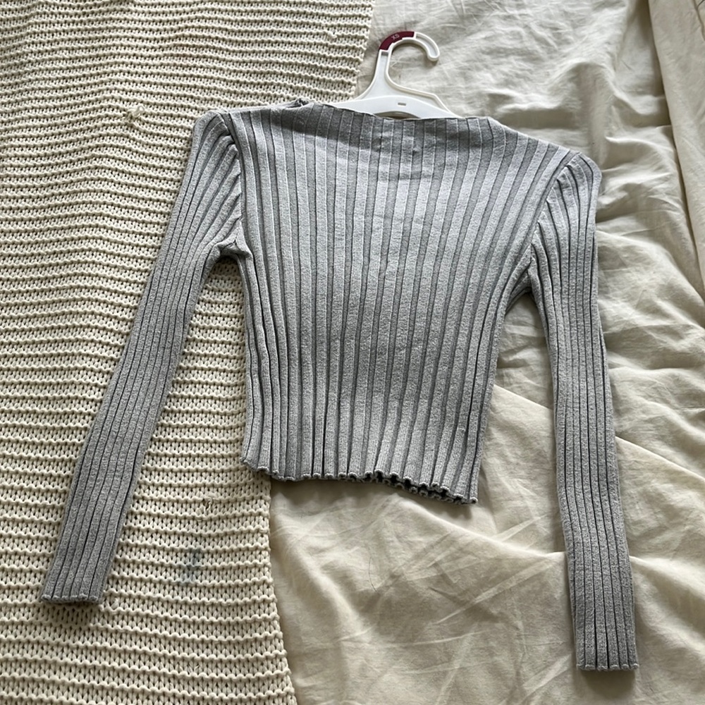 Kids long sleeve grey top!